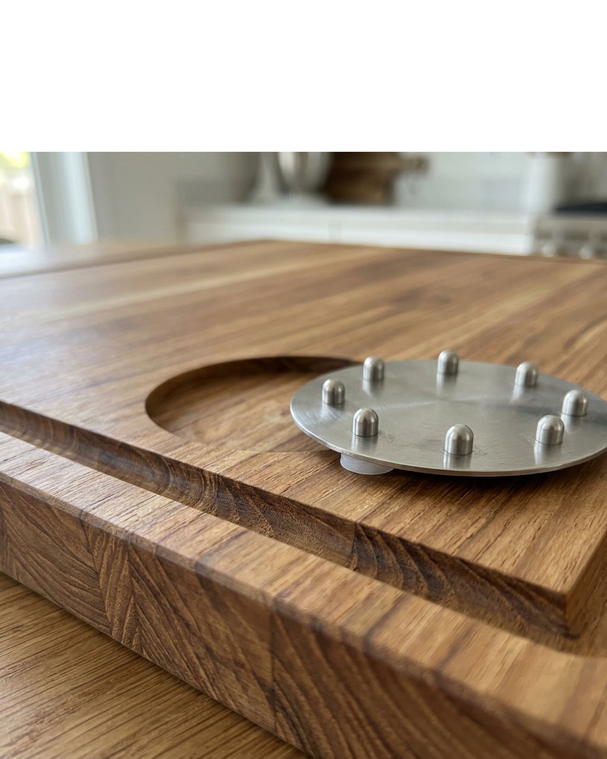 Nvst Teak Carving Board with Removable Six-Spike Disc 46 x 34 cm - Detail view